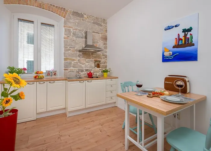 Luxury Boutique Stone Palace Apartament Split
