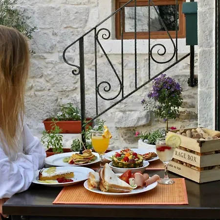 Luxury Boutique Stone Palace Apartman